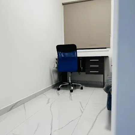 Διαμέρισμα Brand New, Finikoudes Area Λάρνακα